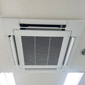 東京都杉並区 業務用エアコン 工事 天カセ4方向 室内機 写真